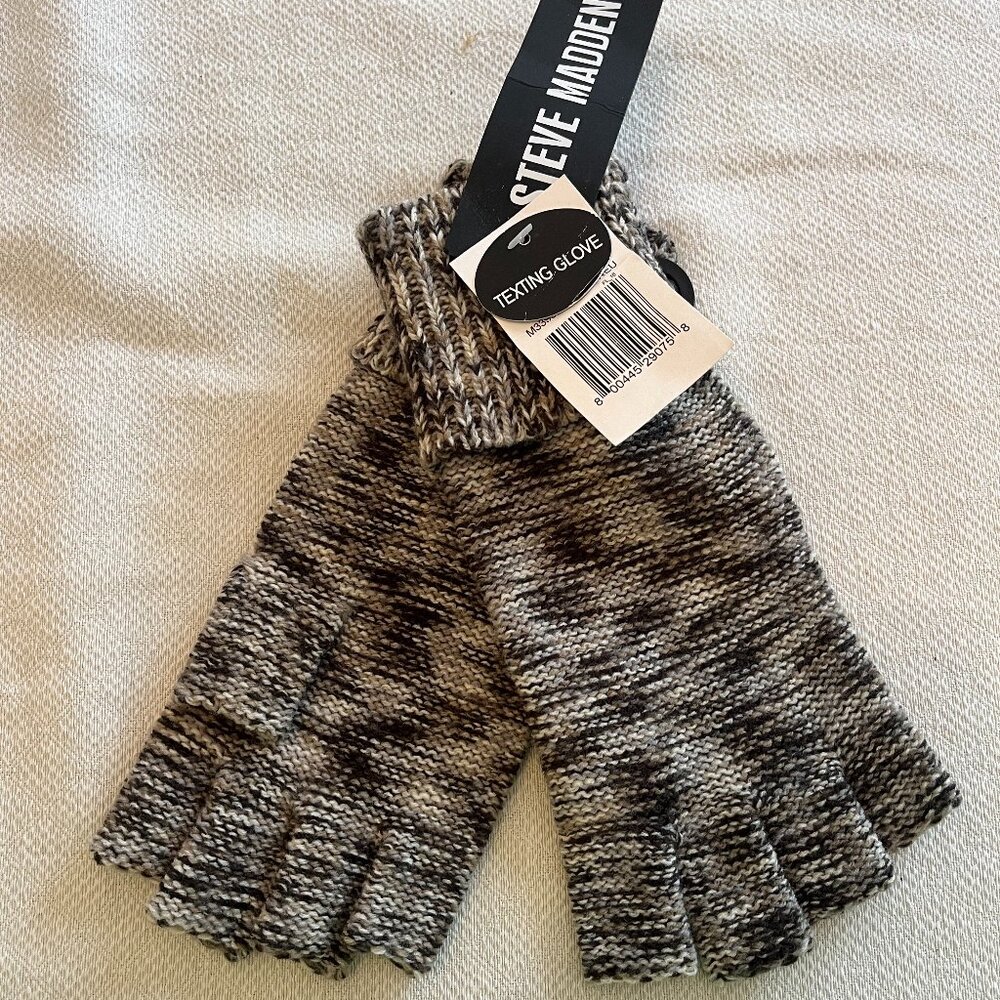 Steve Madden Fingerless Gray Knitted Gloves - one size